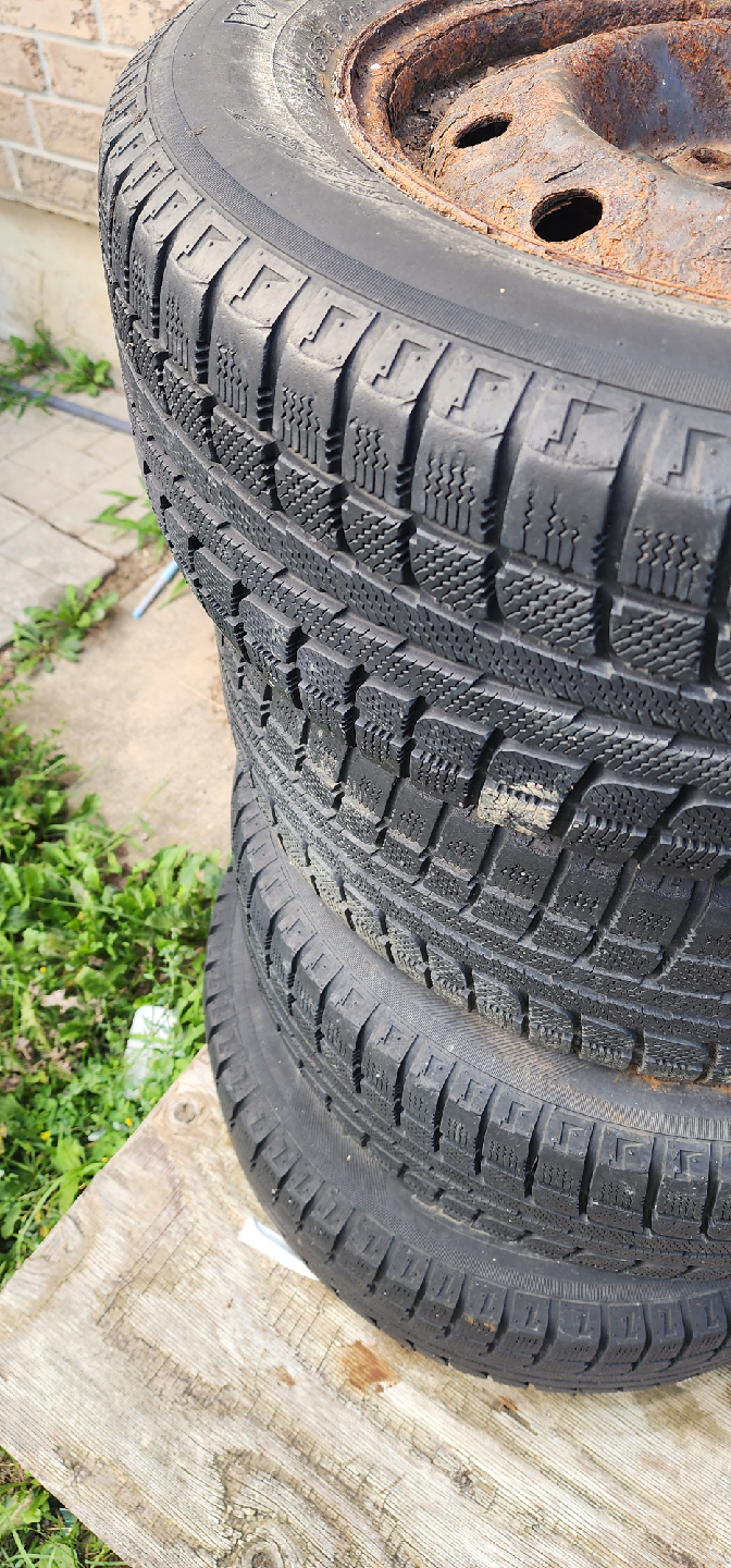 Set of 4 Used Tires on Rims - MAXXTREK - photo 2