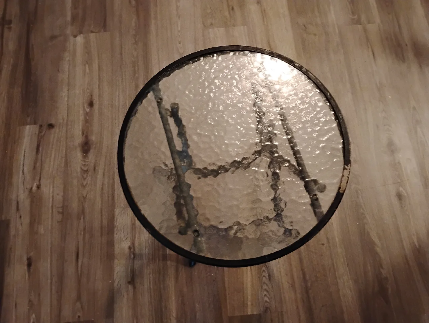 Small Round Glass Top Table image indicator(2)