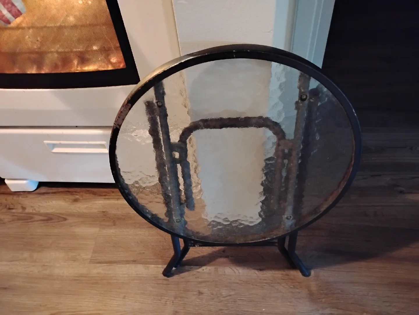 Small Round Glass Top Table image indicator(3)