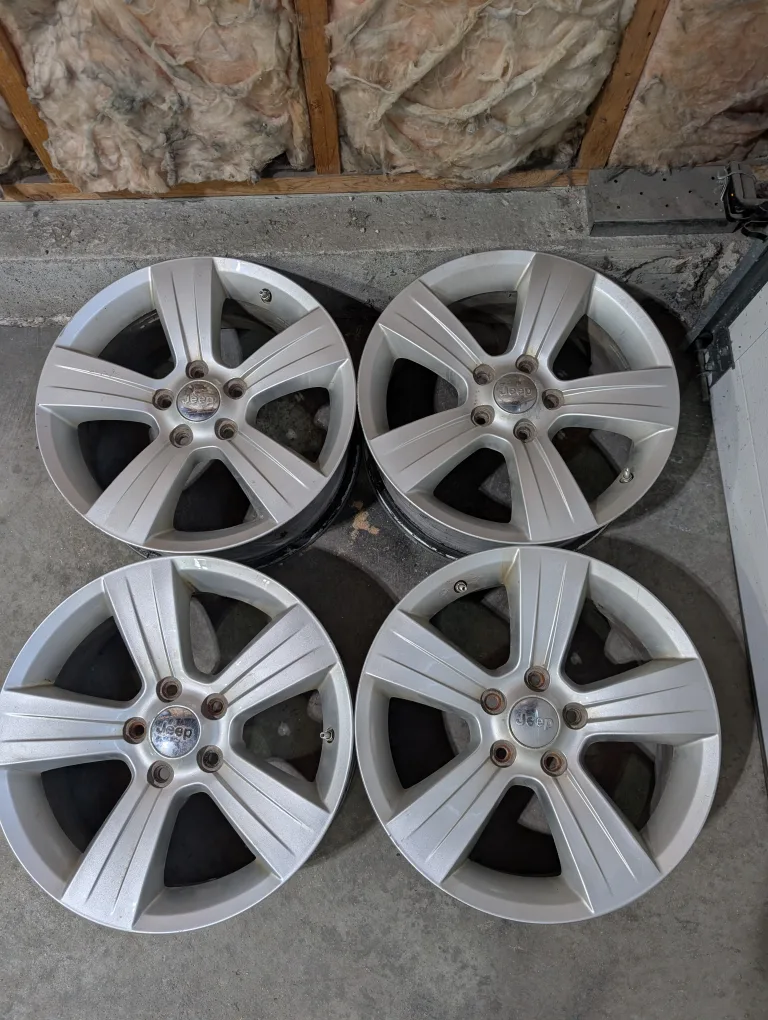 (4)-17 Inch Alloy Rims Off 2012 Jeep Compass TPMS Sensors