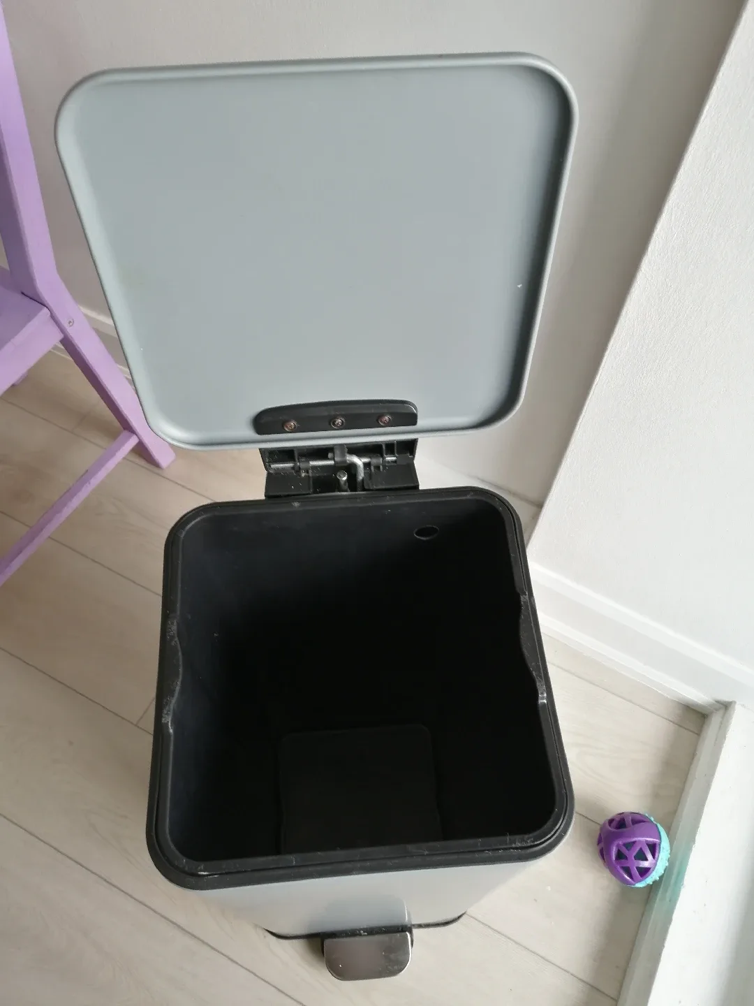 Grey Metal Step-On Trash Can image indicator(4)