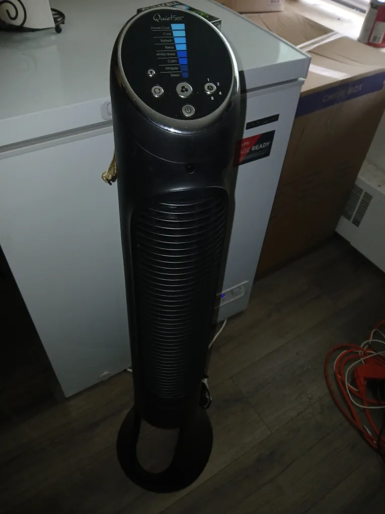 QuietSet Tower Fan - Black image indicator(2)