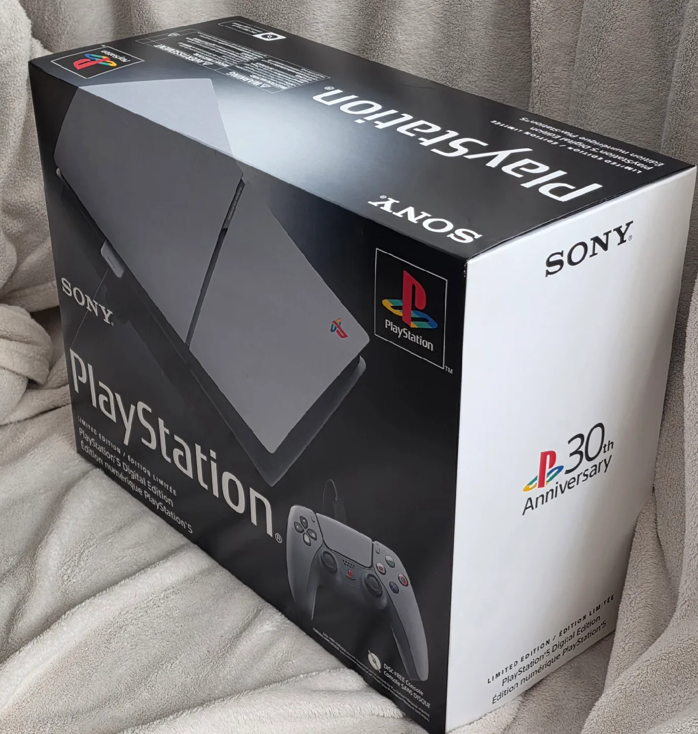 PS5 30th Anniversary console digital edition image indicator(4)