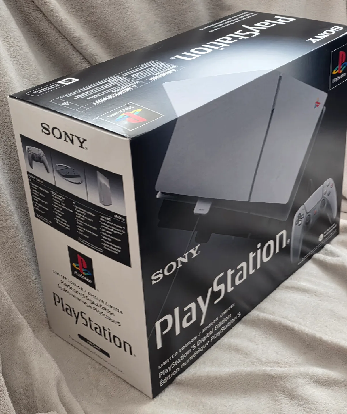PS5 30th Anniversary console digital edition image indicator(5)