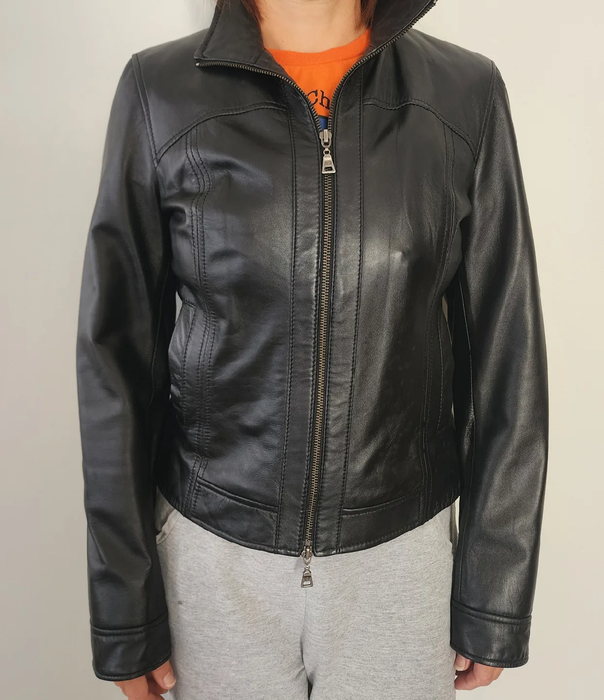 LIKE NEW!!! Women's Danier Black Leather Jacket - Size S/P image indicator(6)