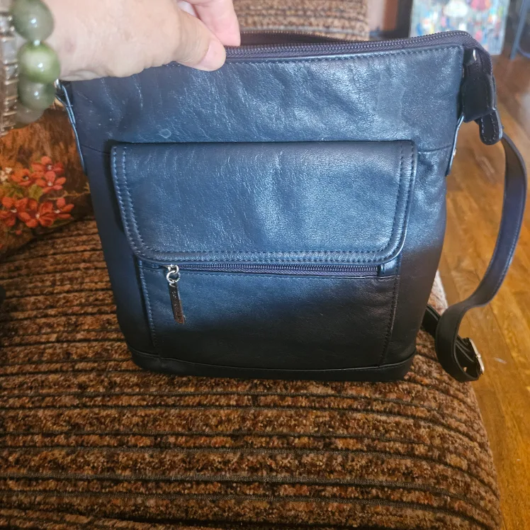 Giani Bernini  Italy Leather  Shoulder Bag image indicator(2)