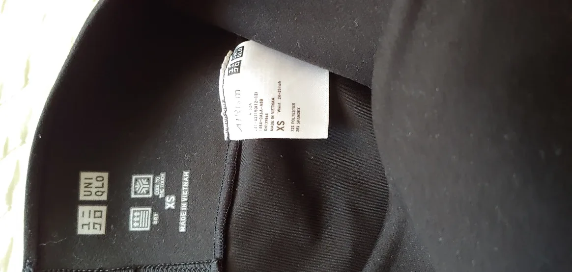 Uniqlo Black Active Leggings - Size XS thumbnail