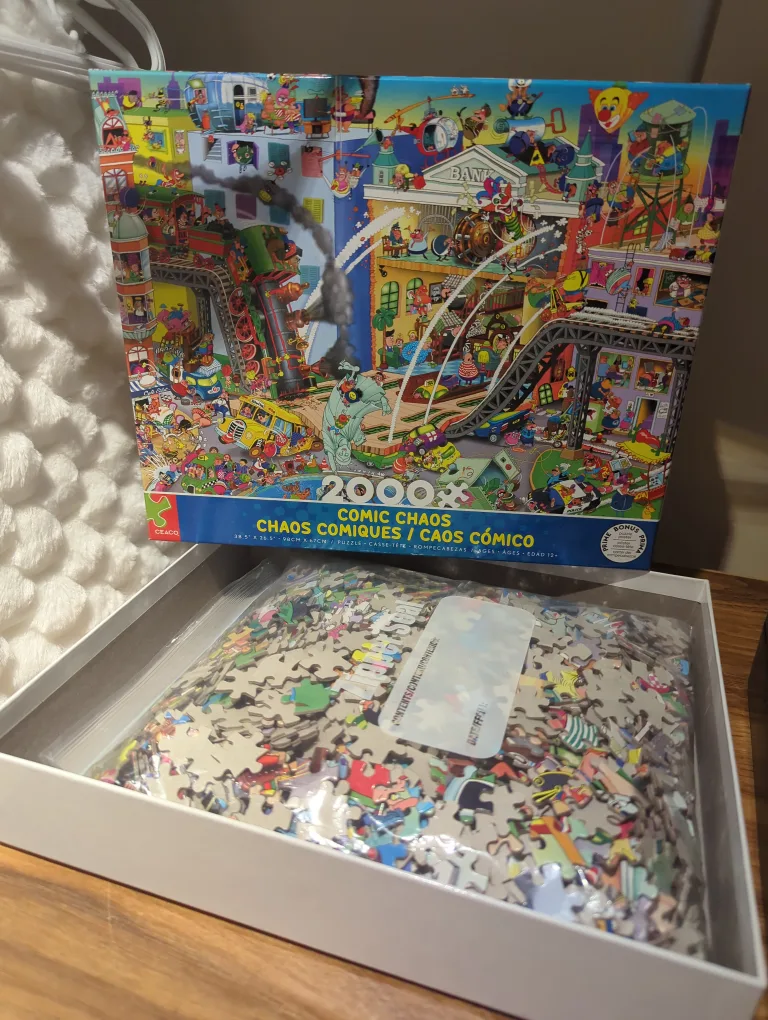 Ceaco Comic Chaos 2000 pc Puzzle thumbnail