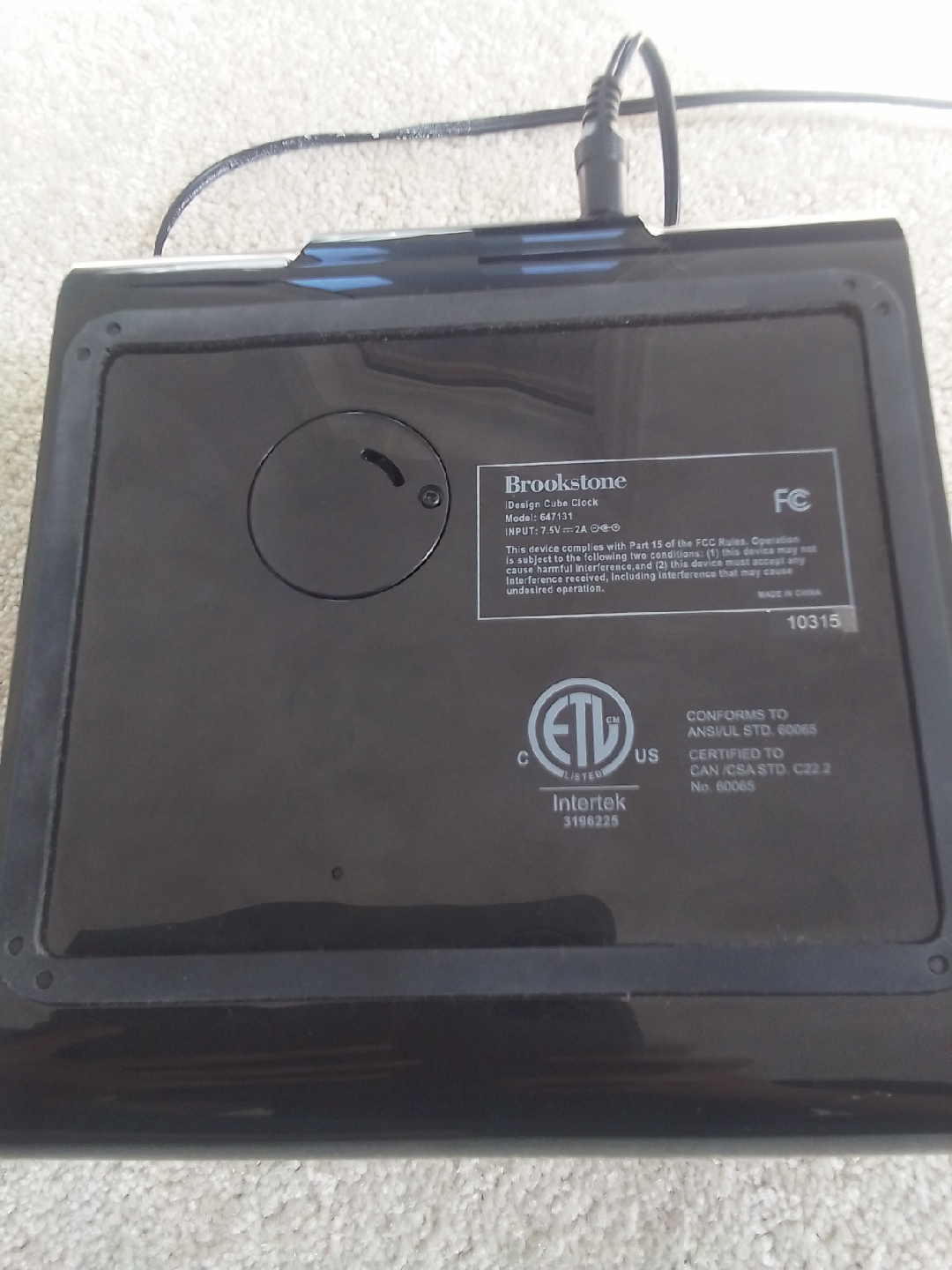Brookstone Alarm Clock Radio iPod Dock - Black - photo 2