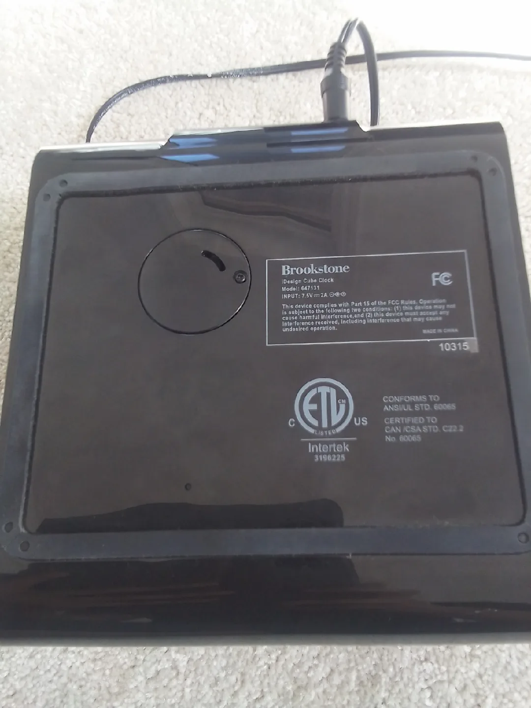 Brookstone Alarm Clock Radio iPod Dock - Black image indicator(2)