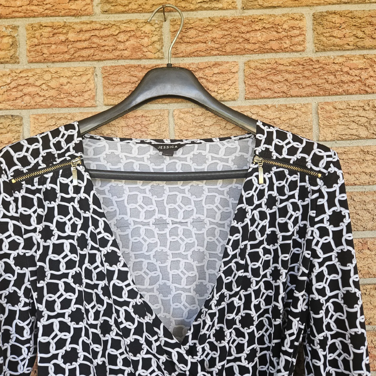 Jessica Woman's Long Sleeve Size M Geometric Wire Pattern image indicator(3)