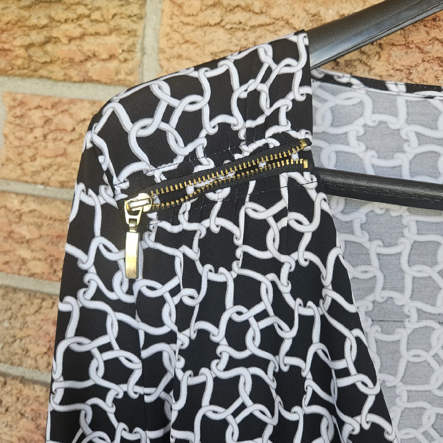 Jessica Woman's Long Sleeve Size M Geometric Wire Pattern image indicator(4)