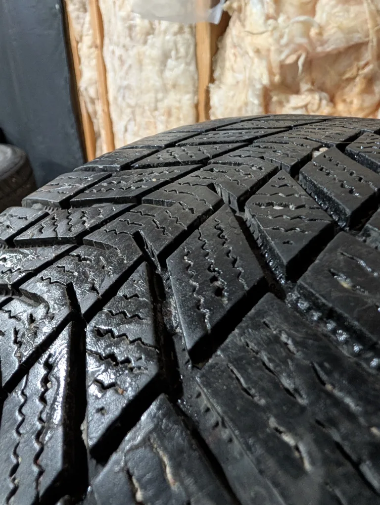 (4)-195/65R15 Winter Tires On Steel Rims 2014 Hyundai Elantra image indicator(2)