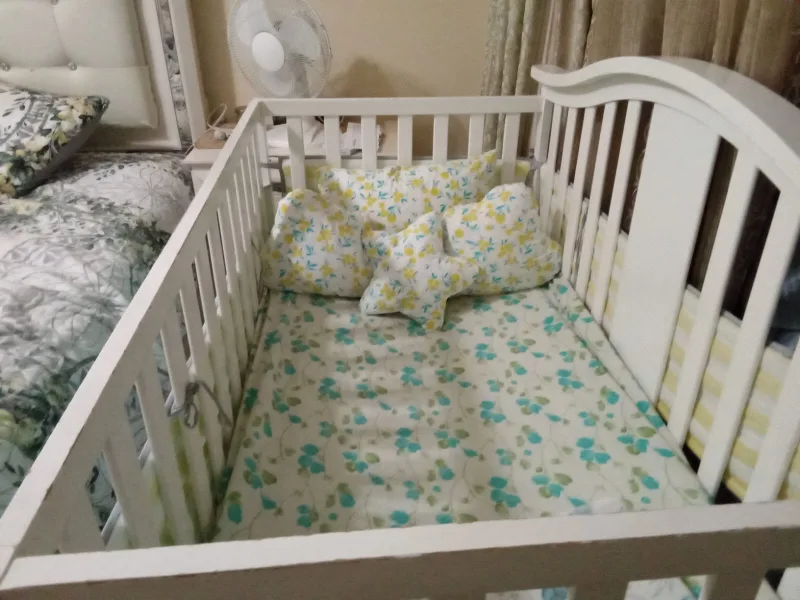 White Baby Crib image indicator(2)