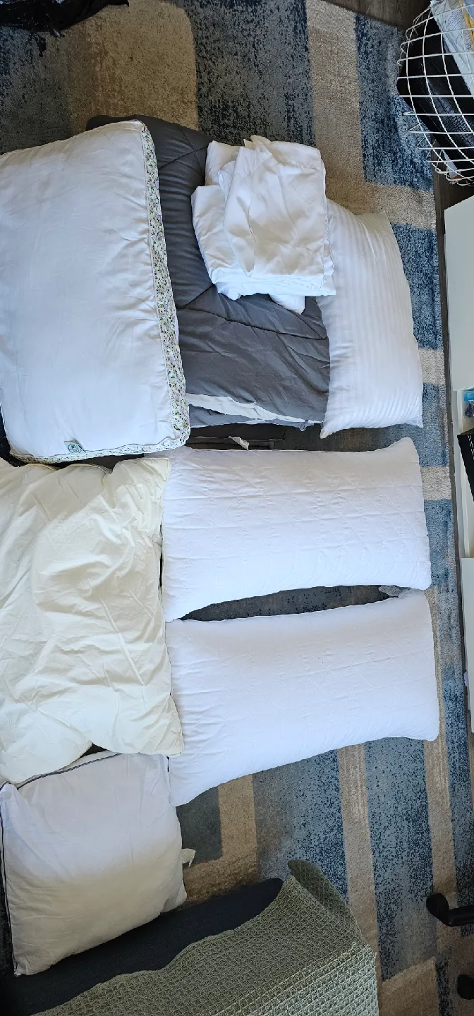 Pillows and Bedding Set thumbnail