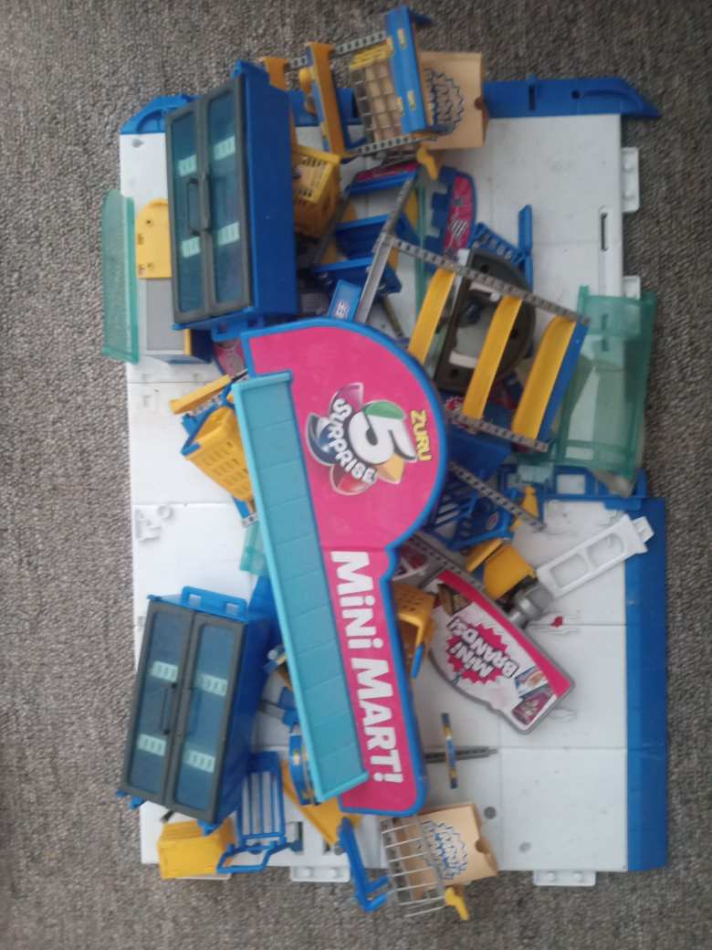 Zuru 5 Surprise Mini Mart Playset