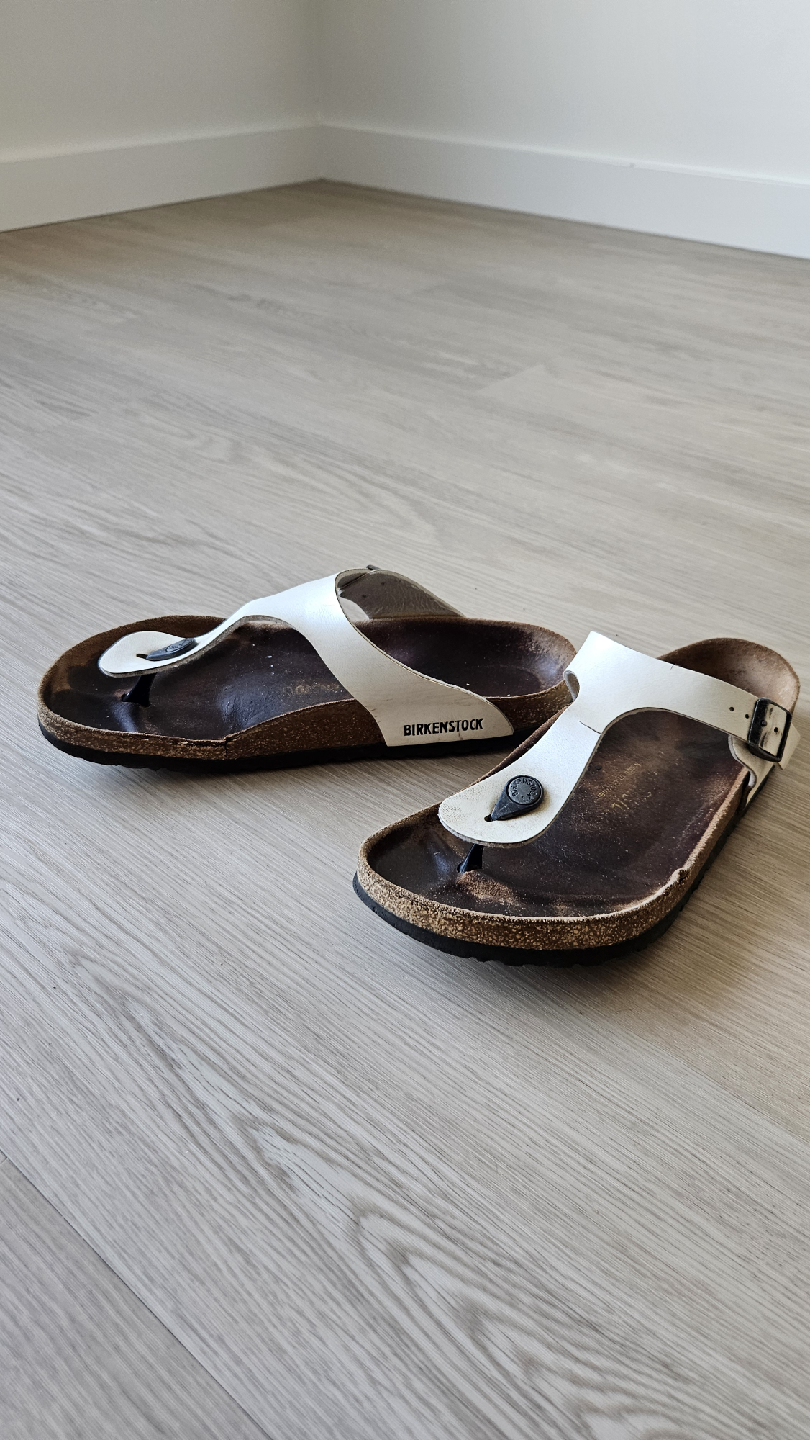 Birkenstock Gizeh Sandals, Size 39 - photo 2