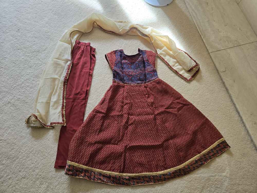 Girls' Salwar Kameez (Size 6-7) - photo 2