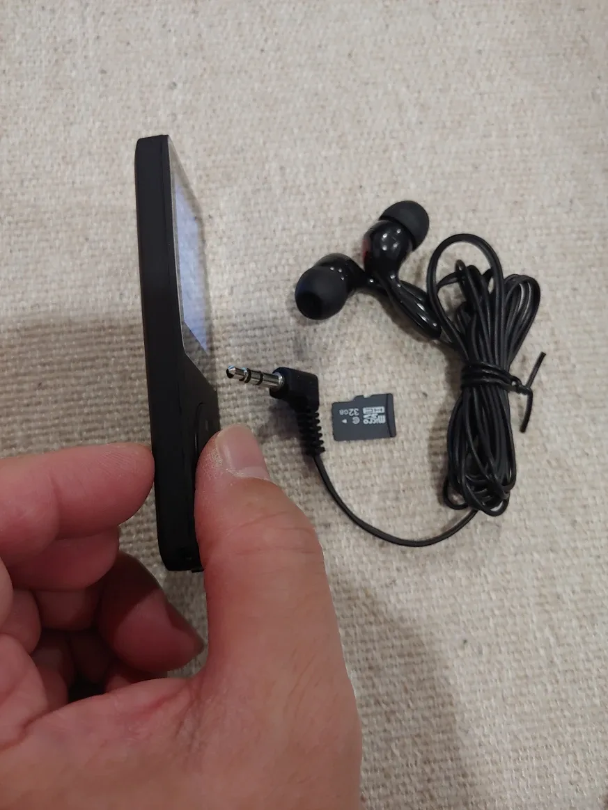 Bluetooth MP3 Player FM Radio and Voice Recorder image indicator(8)