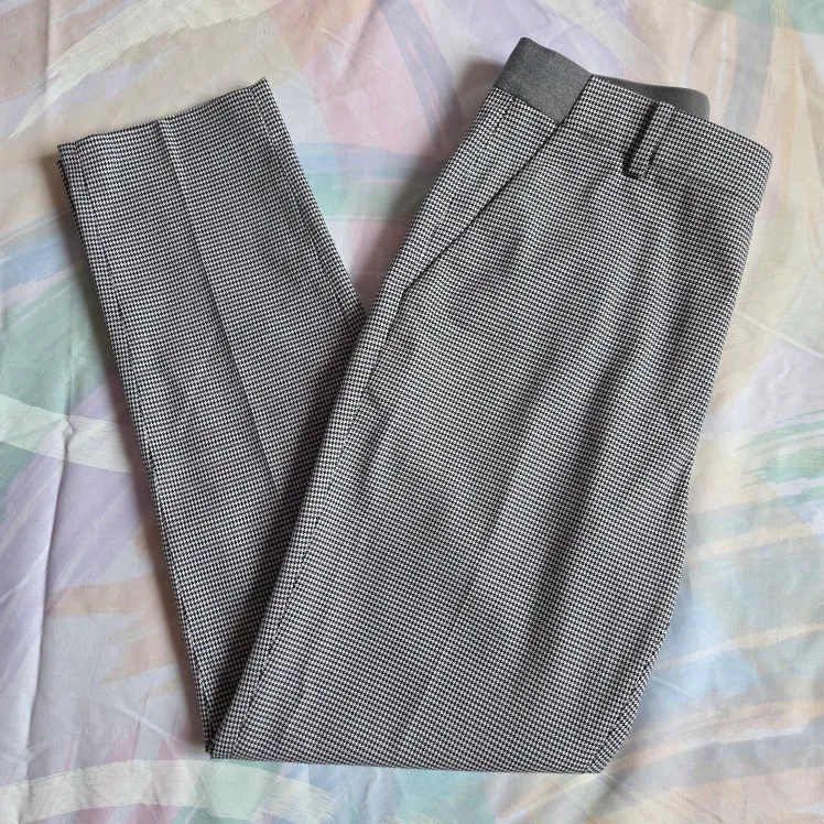 Uniqlo Grey Smart Ankle Pants thumbnail