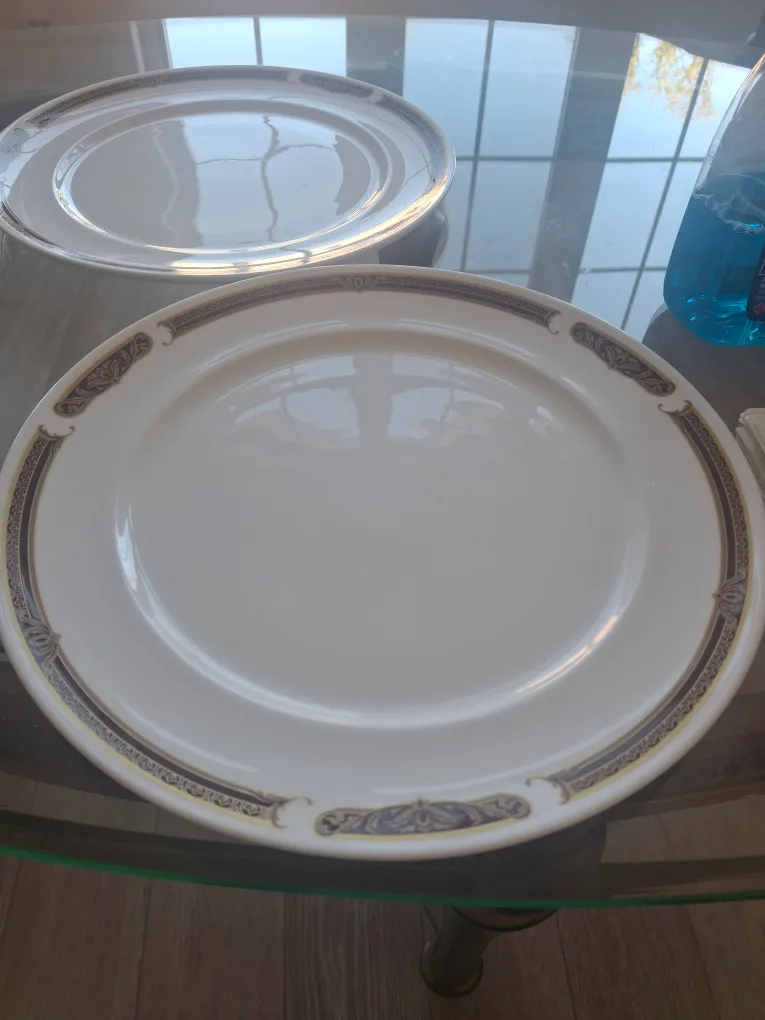 2 Fine Bone China Serving Platters - Royal Doulton image indicator(4)