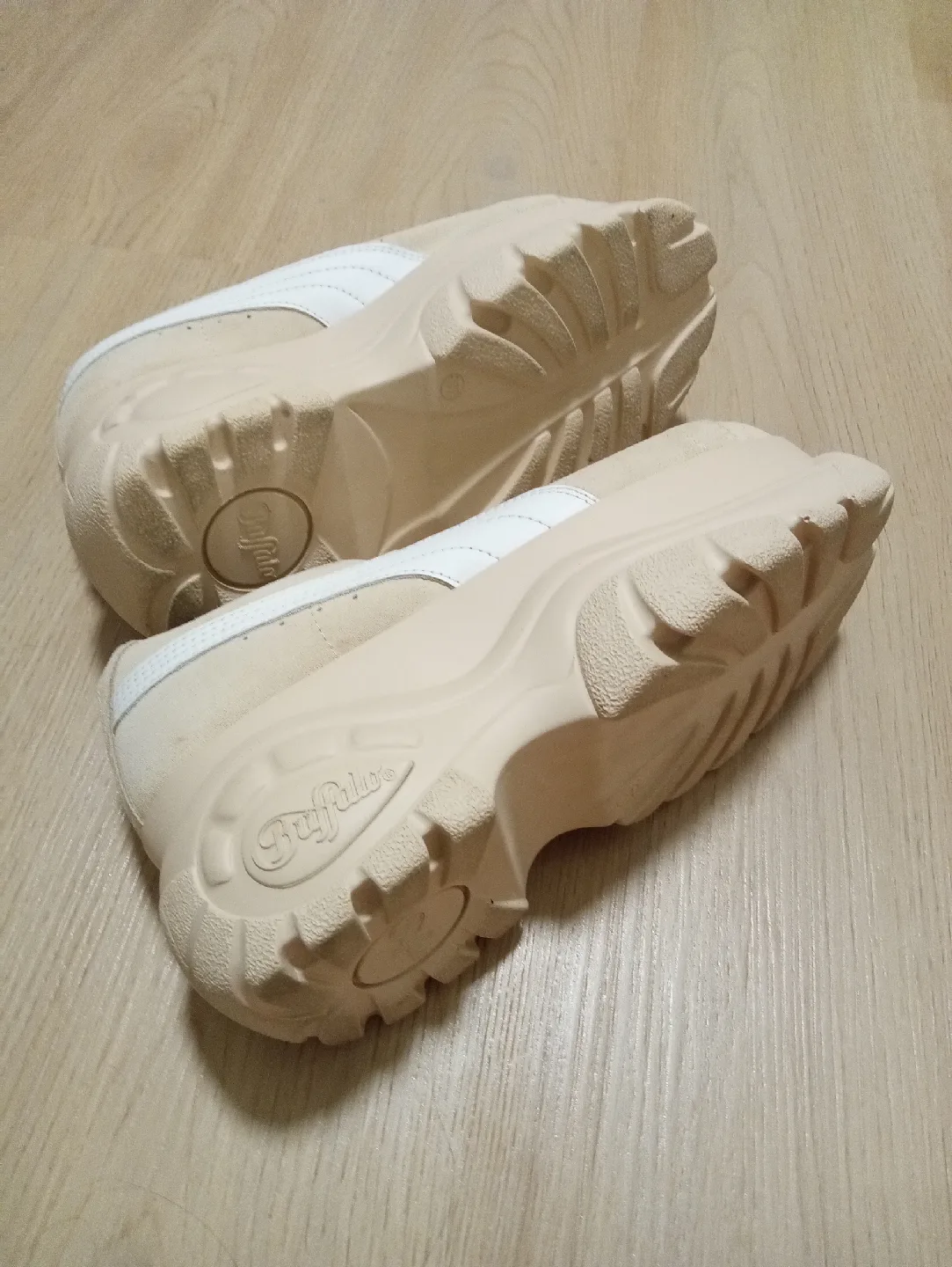 Buffalo London Platform Sneakers $35 sz 37, wore one time only. image indicator(3)