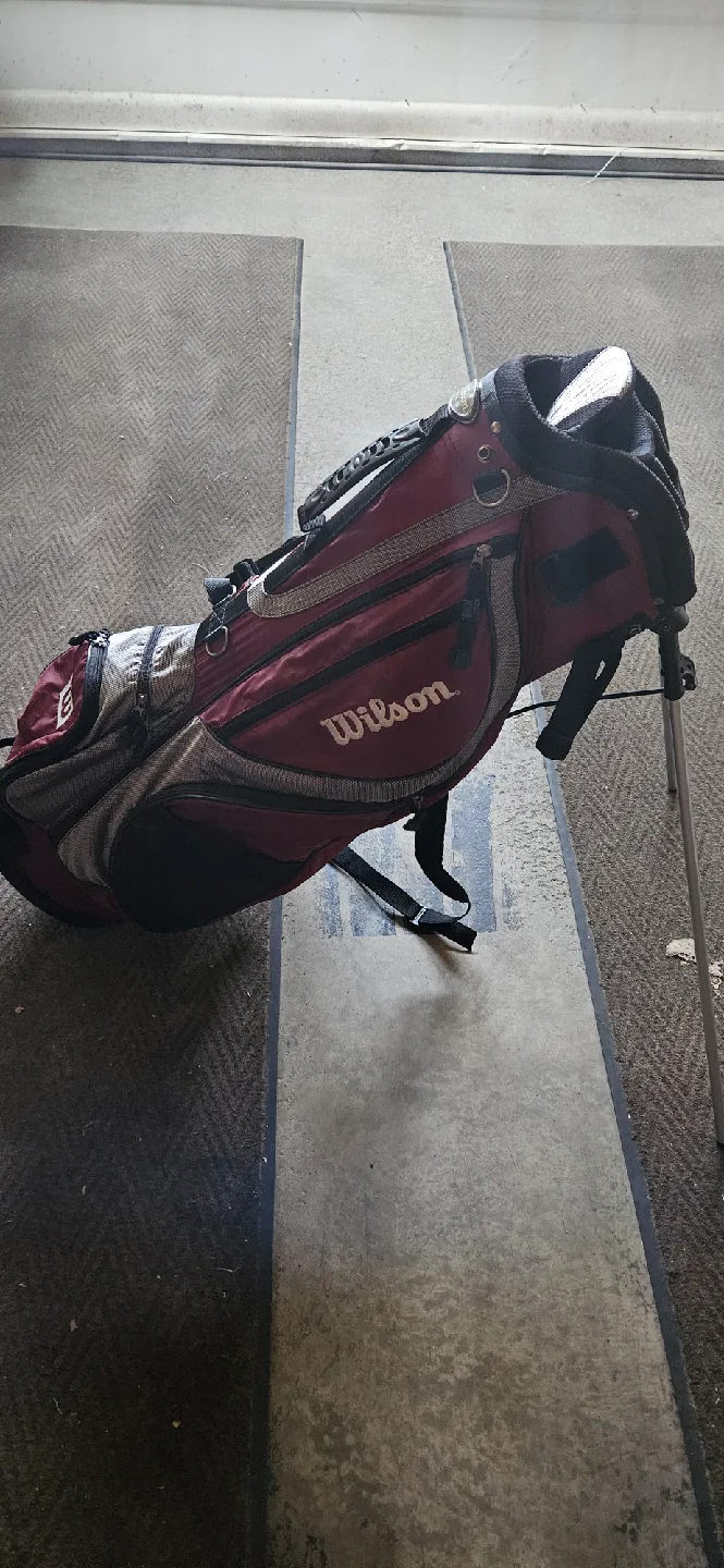 Wilson Golf Bag - Maroon & Black image indicator(3)