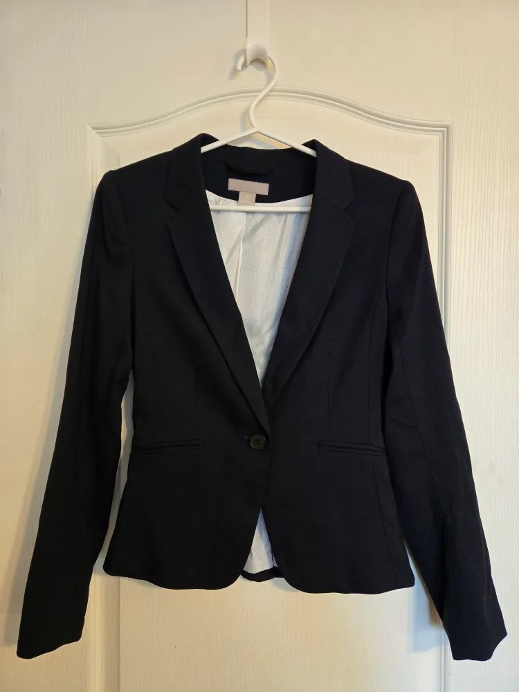 H&M Black Blazer - Size 2 thumbnail