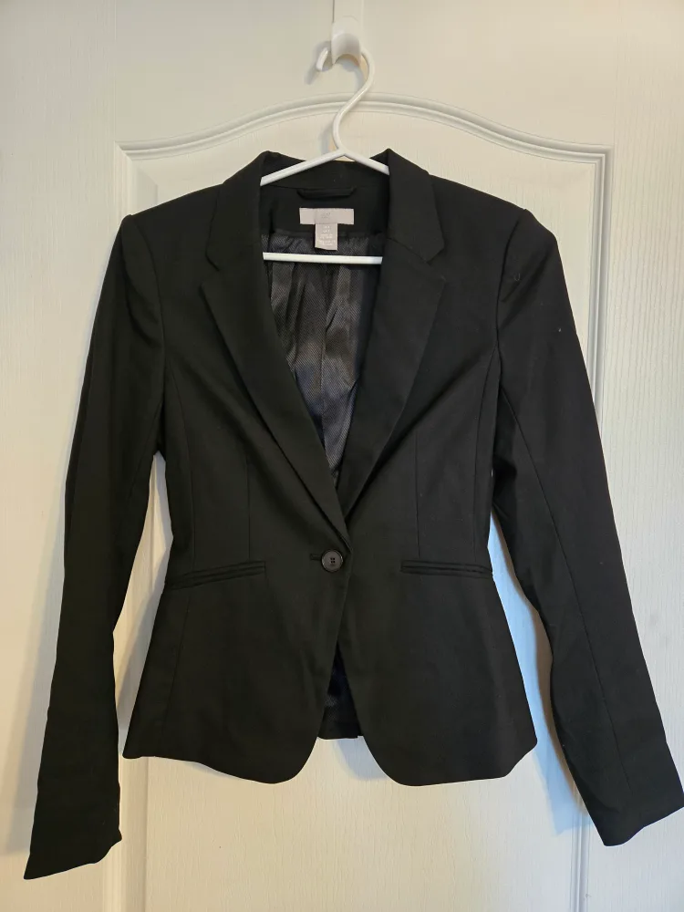 H&M Black Blazer - Size 2 image indicator(2)