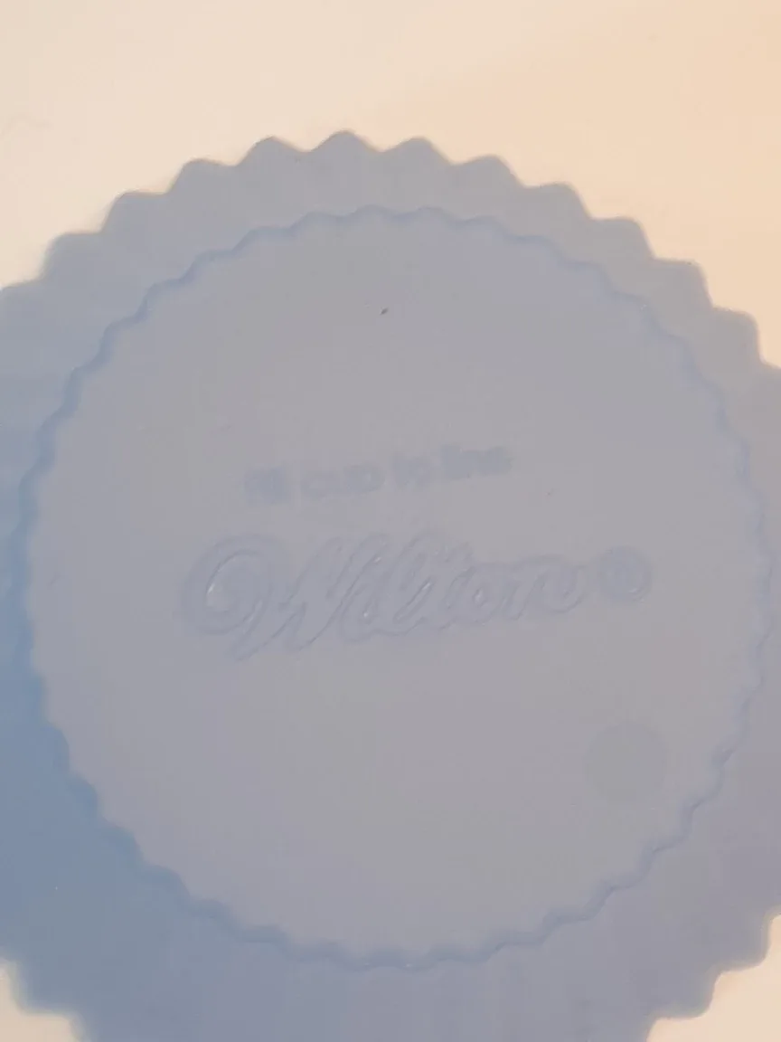 12 Wilton Silicone Baking Cups image indicator(2)