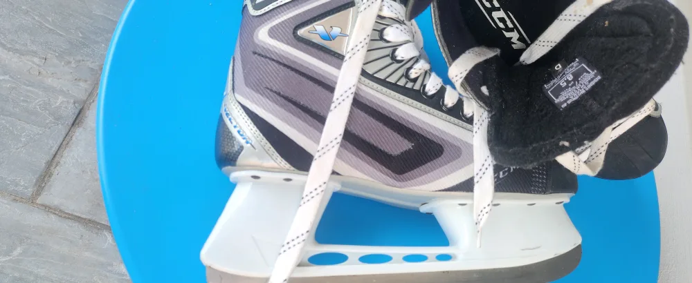 CCM Vector 04 Ice Hockey Skates - Size 8.5 image indicator(3)