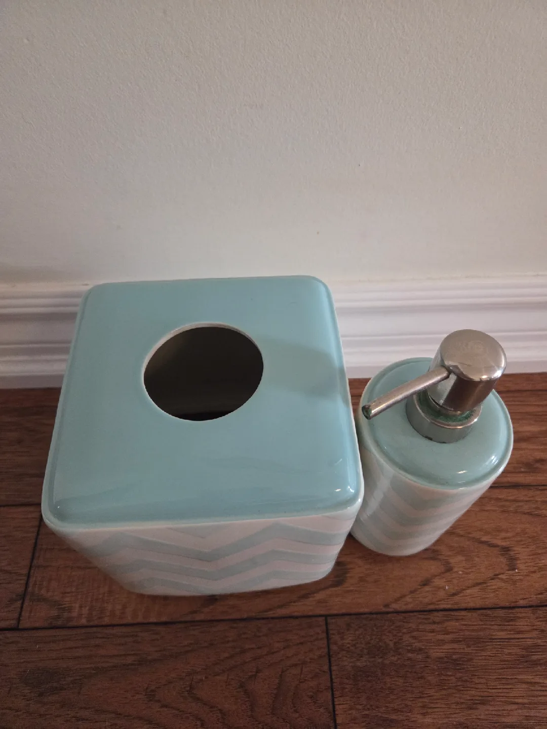 Chevron Bathroom Set - Soap Dispenser & Tissue Box image indicator(2)