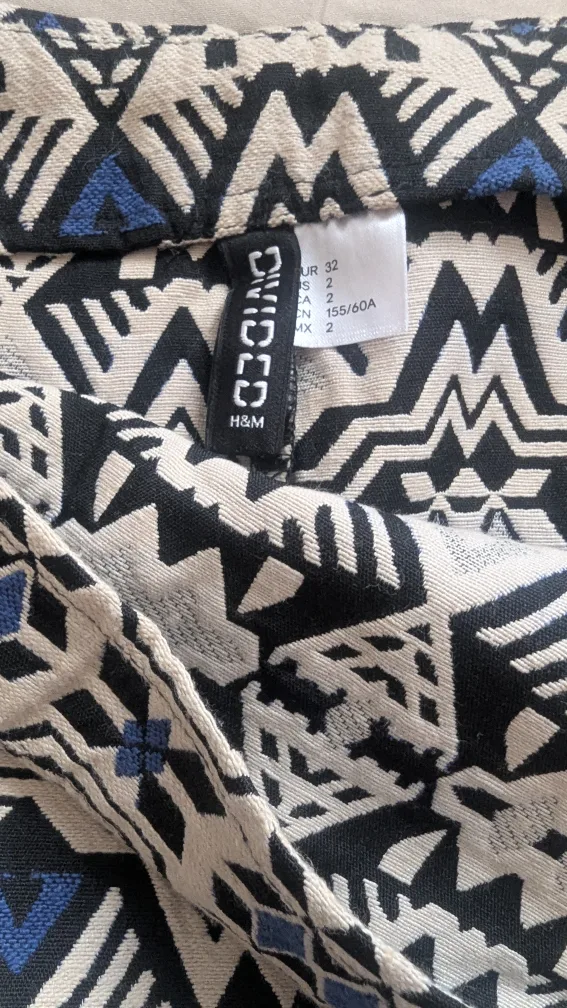 H&M Divided Skirt - Size 2 image indicator(2)