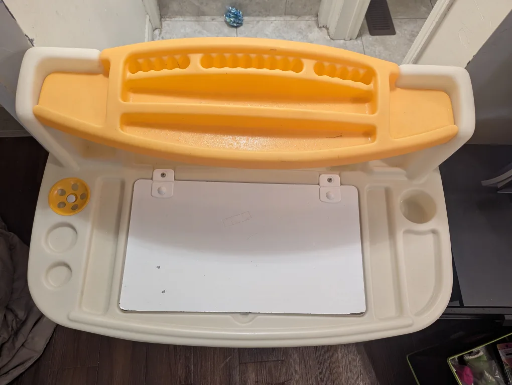 Kids Art Desk image indicator(2)