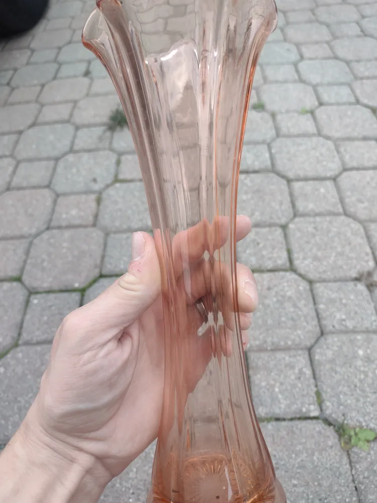 Pink Glass Vase image indicator(4)
