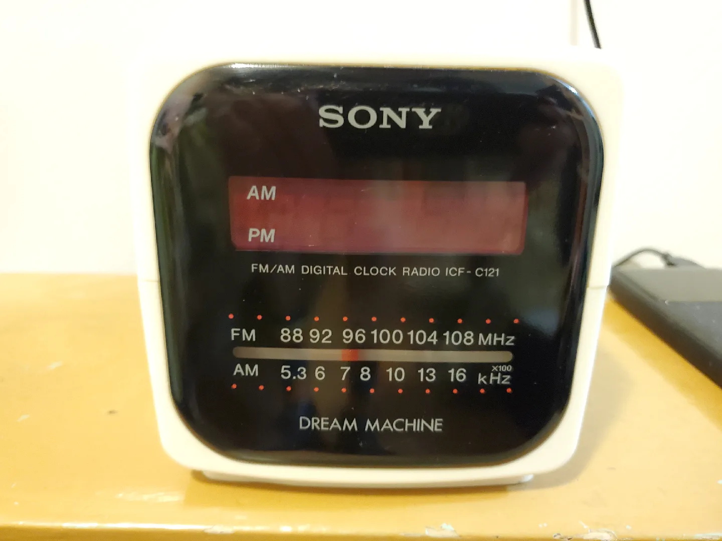Sony Dream Machine ICF-C121 Clock Radio thumbnail