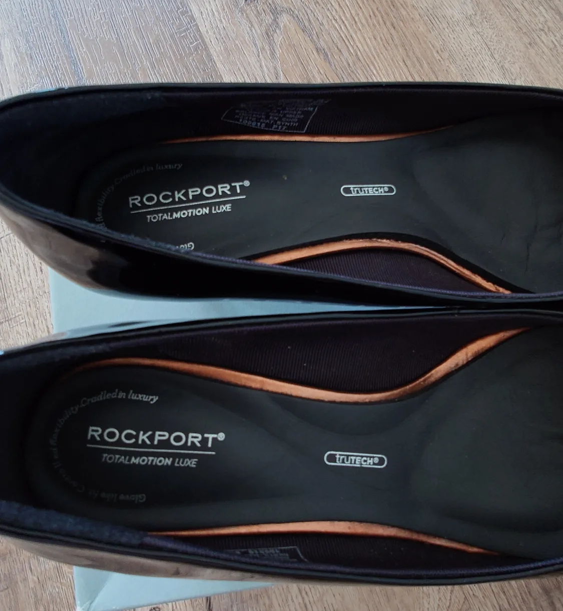 Rockport Total Motion Luxe Black Heels Size 9.5 US image indicator(3)