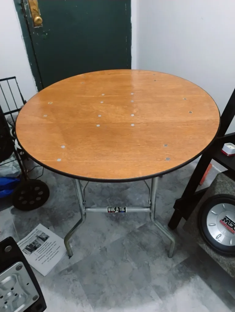 Round Folding Table - 36 inch diameter image indicator(4)