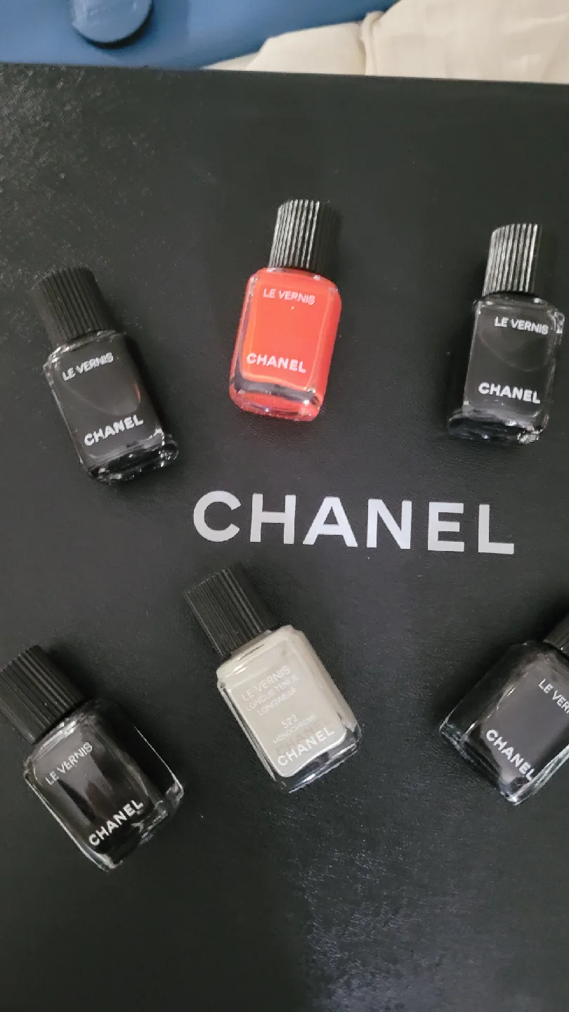 Chanel Le Vernis Nail Polish Set image indicator(2)