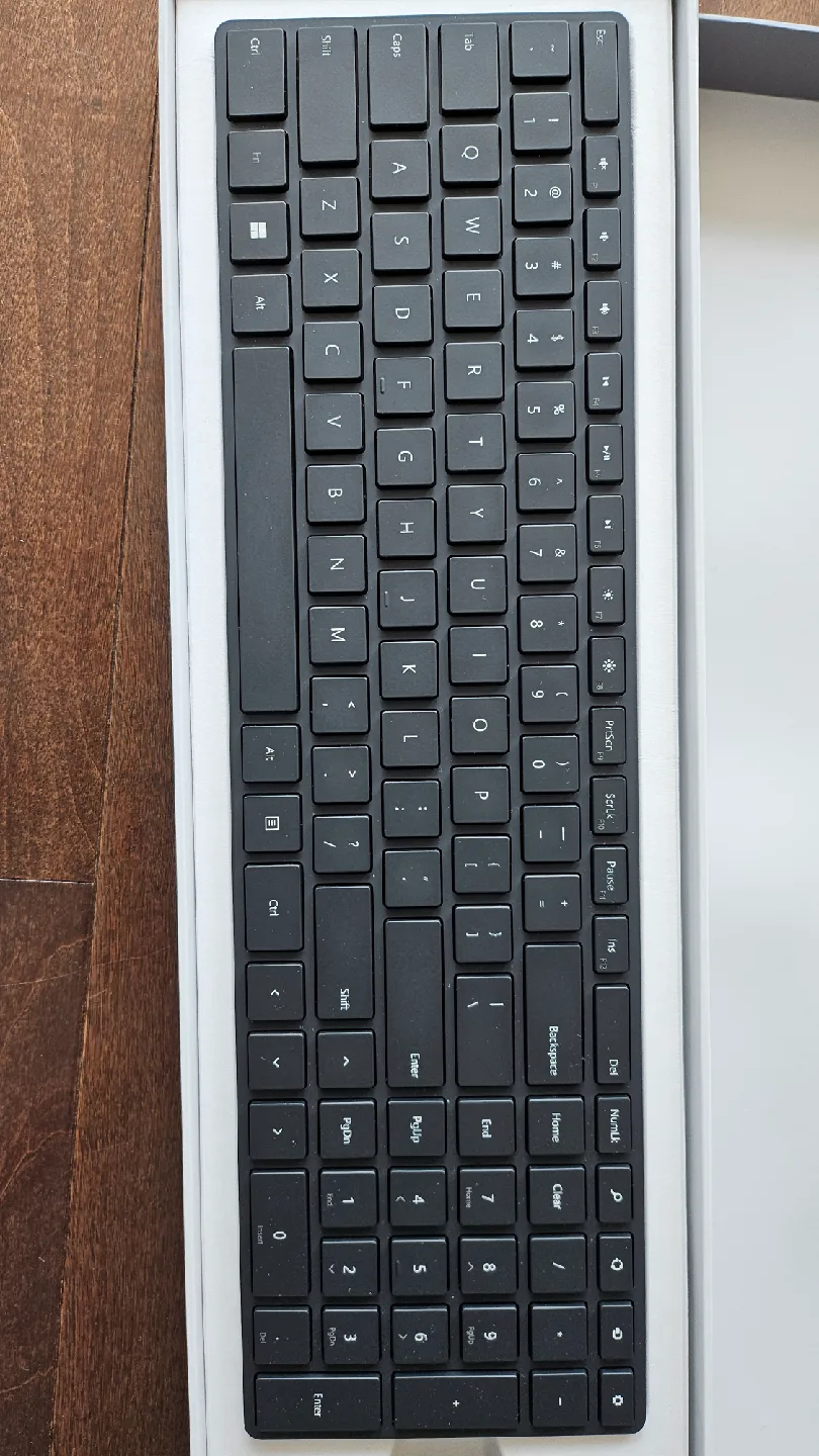 Microsoft Surface Keyboard and Mouse - Black image indicator(3)