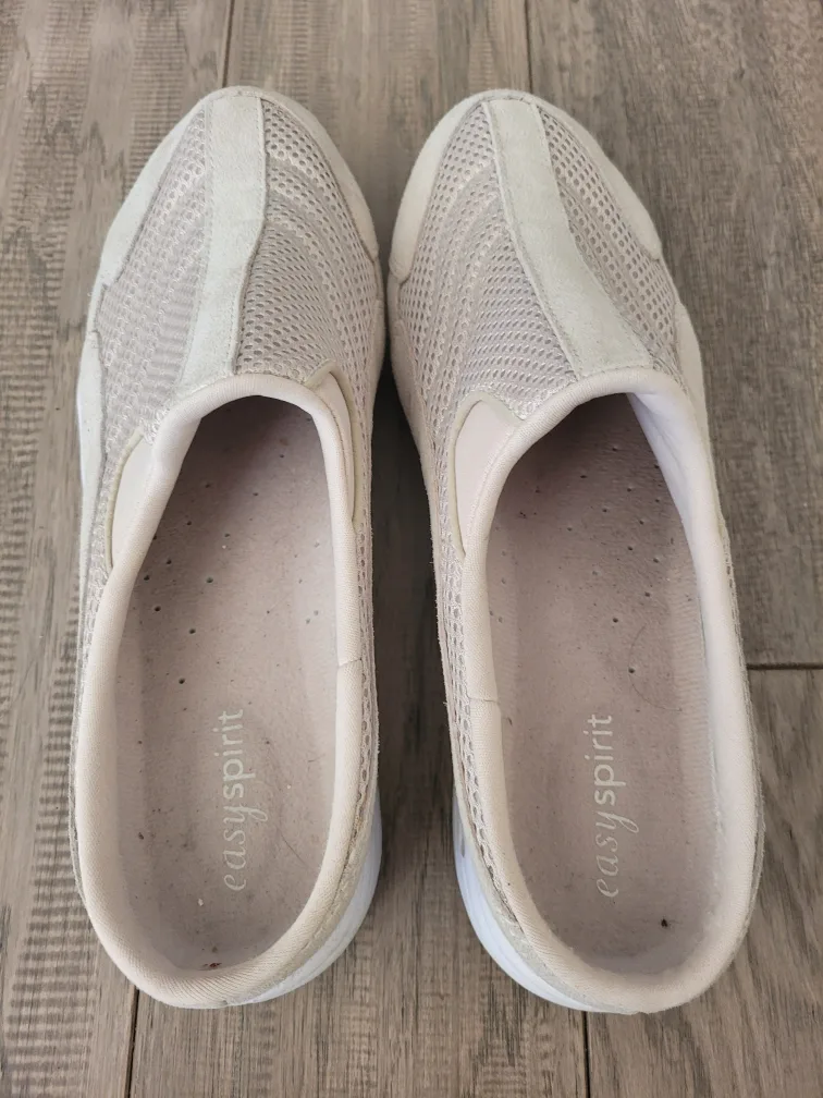 Easy Spirit Women's Traveltime Clogs size 10 image indicator(2)