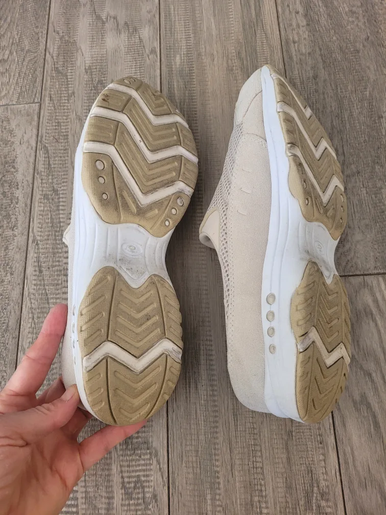 Easy Spirit Women's Traveltime Clogs size 10 image indicator(3)