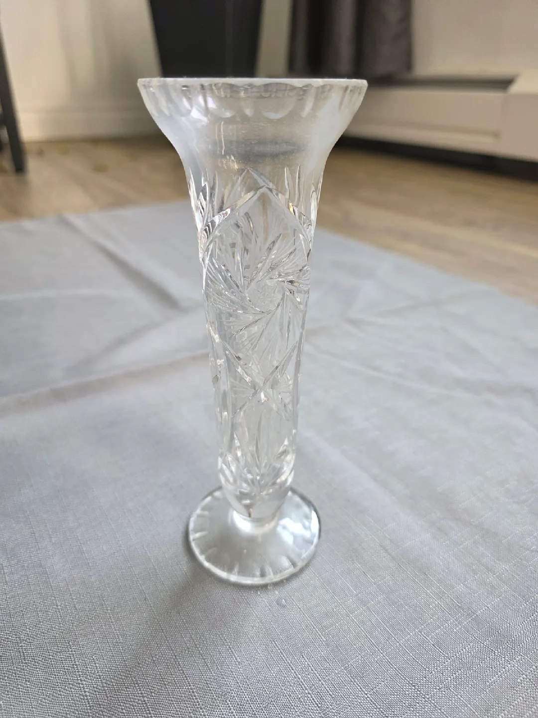 Pinwheel Crystal Single Flower Vase thumbnail