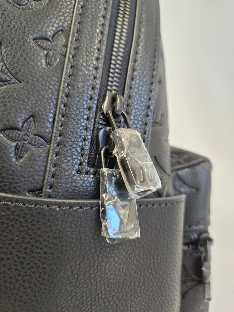 LV backpack image indicator(3)