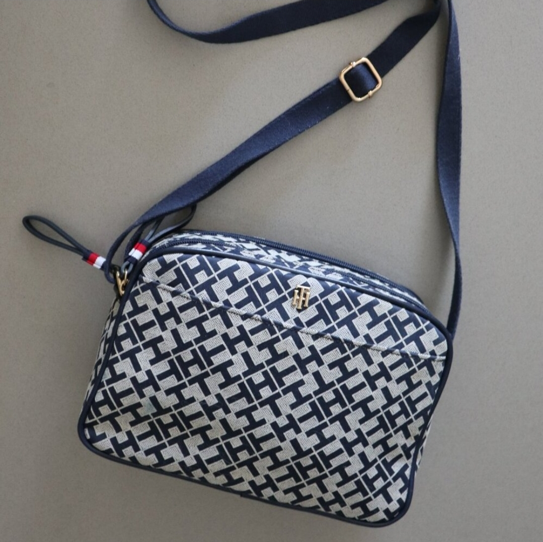 Tommy Hilfiger Crossbody Bag