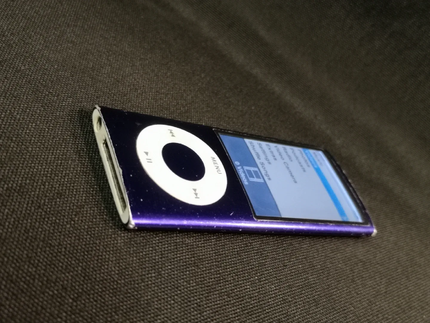 iPod Nano ~ 8GB 5th Generation ~ Camera + Mic image indicator(3)