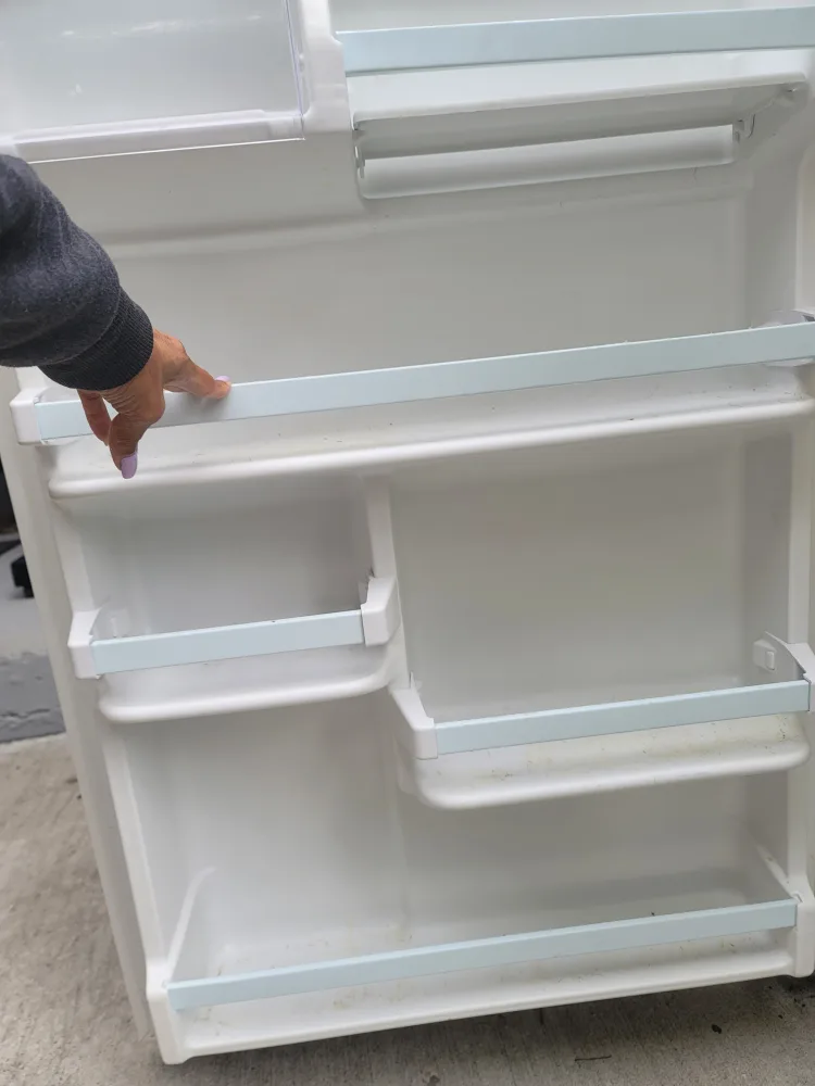 White   Refrigerator thumbnail