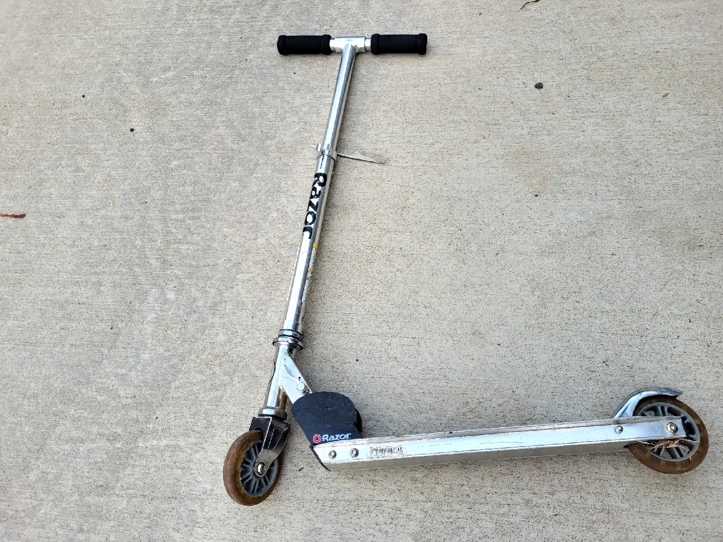 Razor A Kick Scooter - Silver image indicator(2)