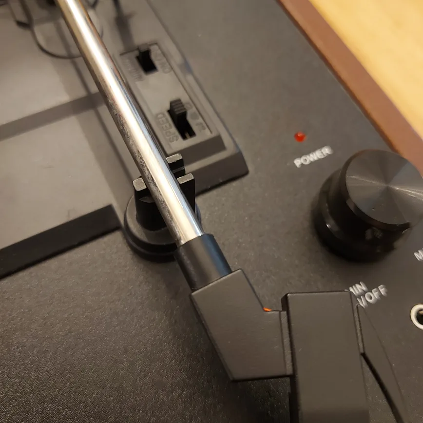 Crosley Turntable with Suitcase Design image indicator(2)