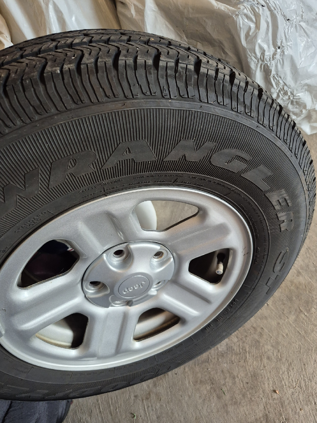 Jeep Wrangler Tire 225/75R16 - photo 3